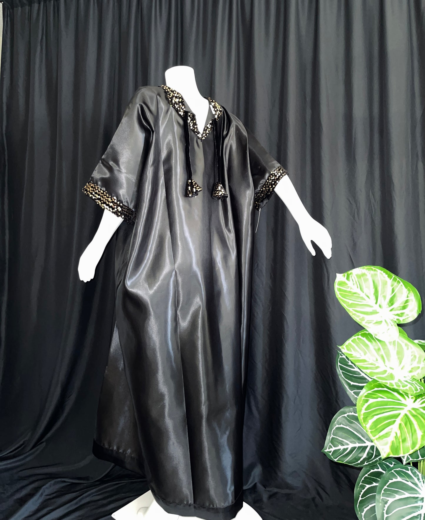 Rich Aunty Vibes Boubou kaftan - Dangling Elegance